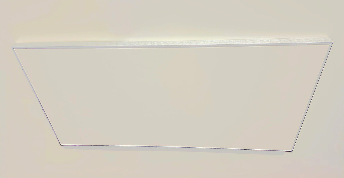 FirTec+ infraroodpaneel 2000 watt wit met geborsteld rvs look profiel aan plafond gemonteerd. 
