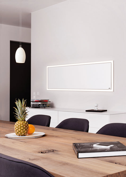 Strak OHLE infraroodpaneel met een magnetisch lichtframe dat warm wit LED-licht naar de zijkanten verspreidt voor een zwevend effect.