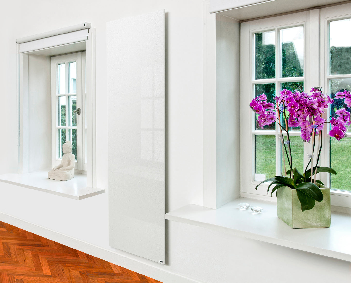 Hoogrendement OHLE infraroodpaneel gemonteerd aan het plafond voor energiezuinige en comfortabele verwarming van de woonkamer