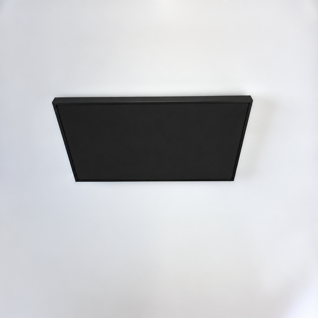 FirTec+ 500W infraroodpaneel volledig zwart aan plafond
